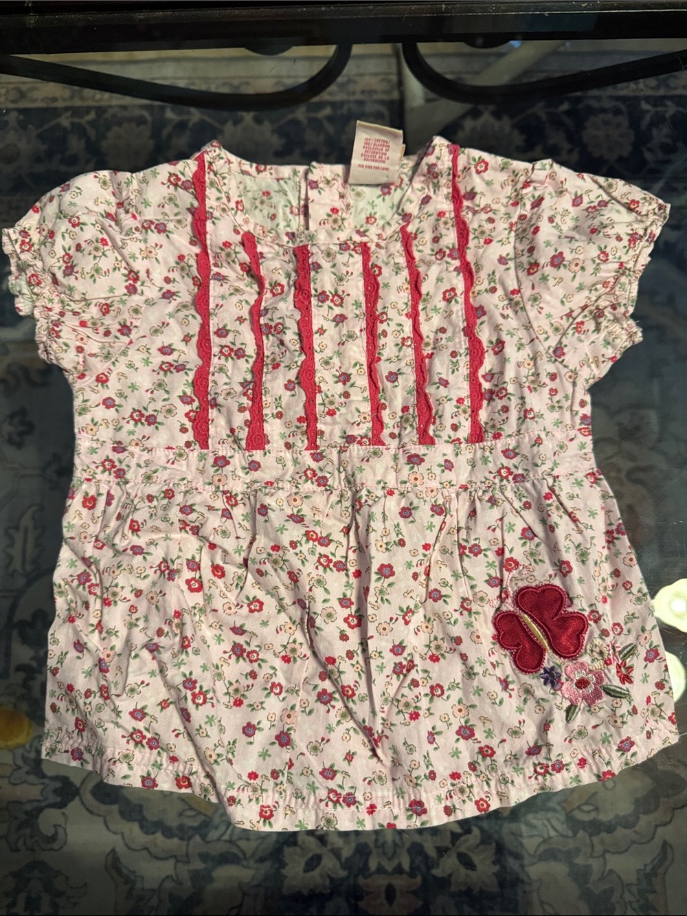 Faded Glory White Floral Short Sleeve Top with Red Accents